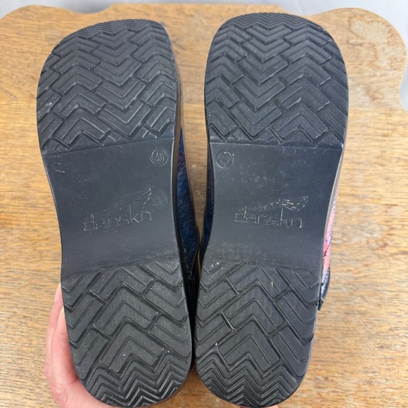 Dansko Professional Clogs Size 40 “Cotton Candy Patent” color, leather, medical - Picture 8 of 10